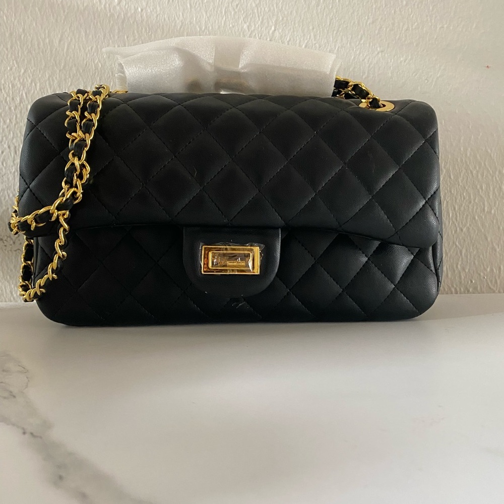 Elegant Black Quilted Chain Bag